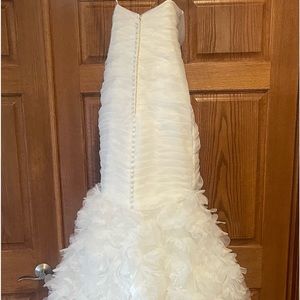 Beautiful Lillian West wedding gown size 10 excellent condition